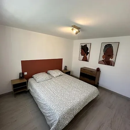 Petite Dependance A Picarrou بيت للعطل *