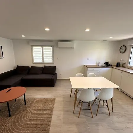 Petite Dependance A Picarrou بيت للعطل *